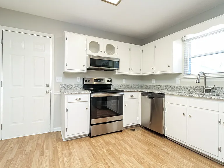 1506 Ashlawn Dr — Photo 9