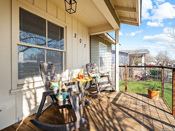 4th image of 207 WAKE FORREST DR