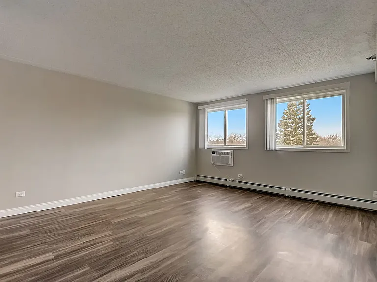 Bartlett Court Apartments — Photo 16