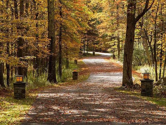 2nd image of 28 Autumn Knoll