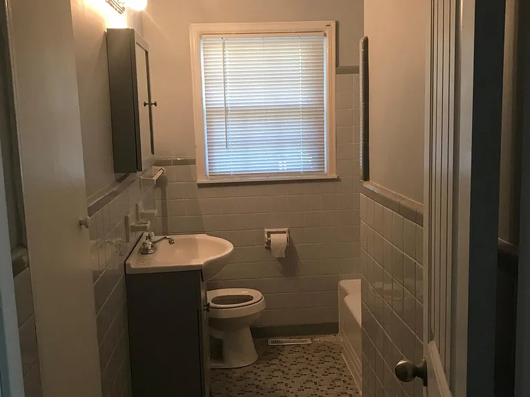 1002 Dover Rd SE — Photo 4