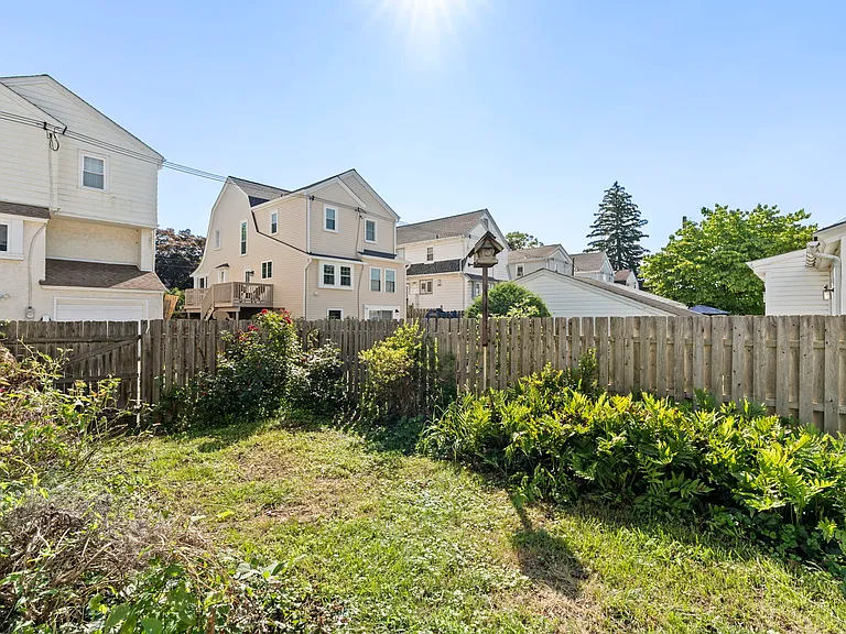 225 Trent Rd — Photo 8