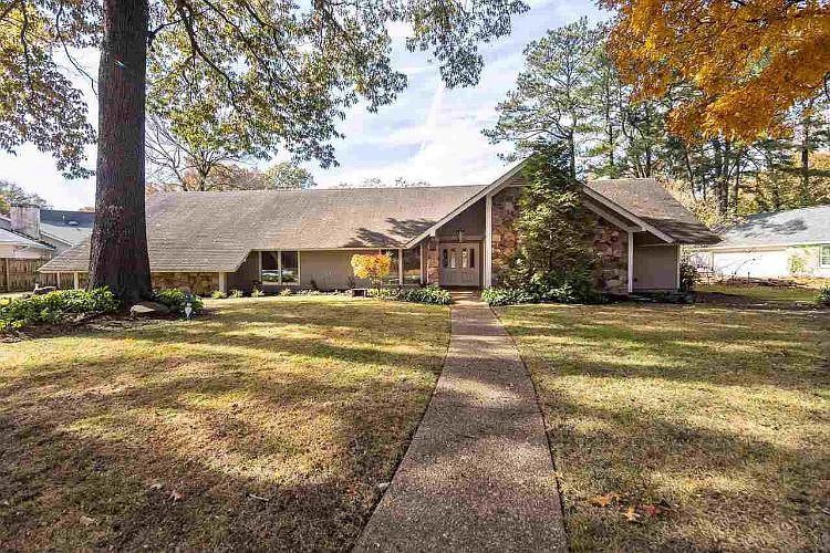 1st image of 2267 Hickory Crest Dr