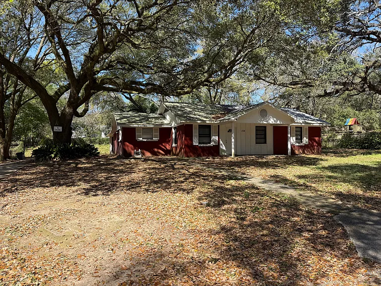 154 Sunset Dr E — Photo 7