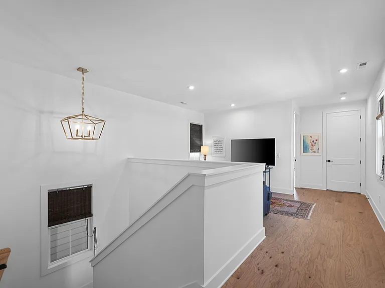 939 Spain Ave — Photo 43