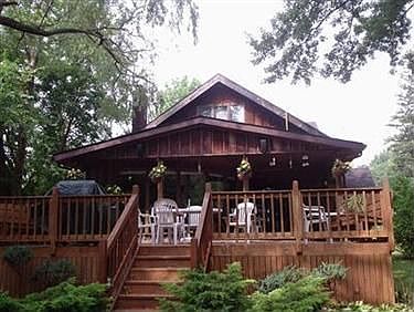 1st image of 695 Pine Dr
