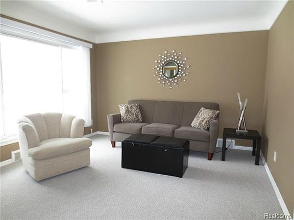4th image of 28473 Elmira St