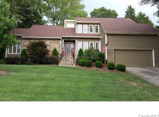 4008 Woodfox Dr, Charlotte, NC 28277