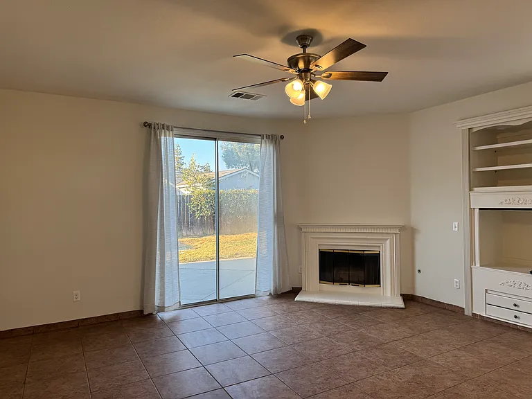 2222 W Vine Ave — Photo 8
