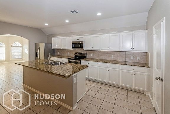 4th image of 525 Clearlake Dr
