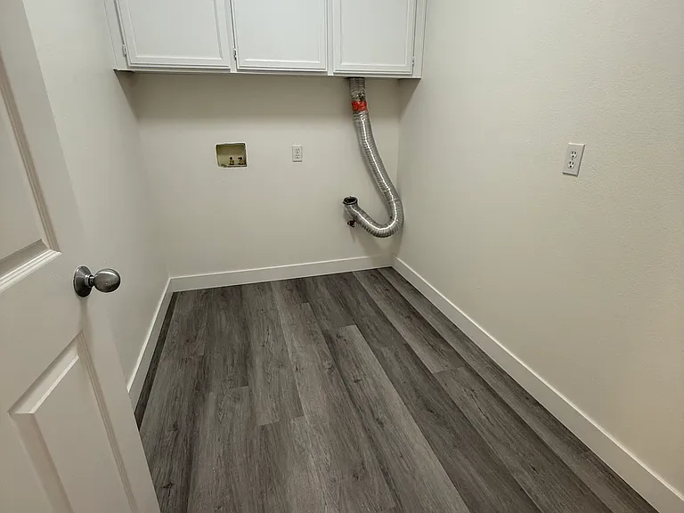 401 Hickoryhill Dr — Photo 29