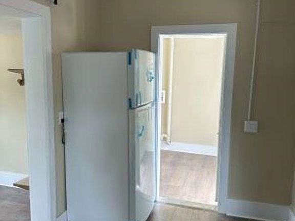 5th image of 1100 Burleigh St