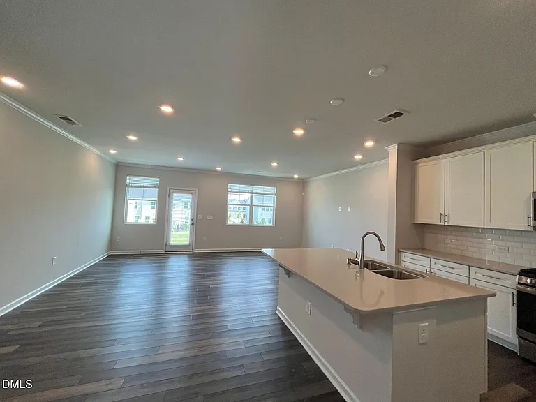5047 Tura St — Photo 7