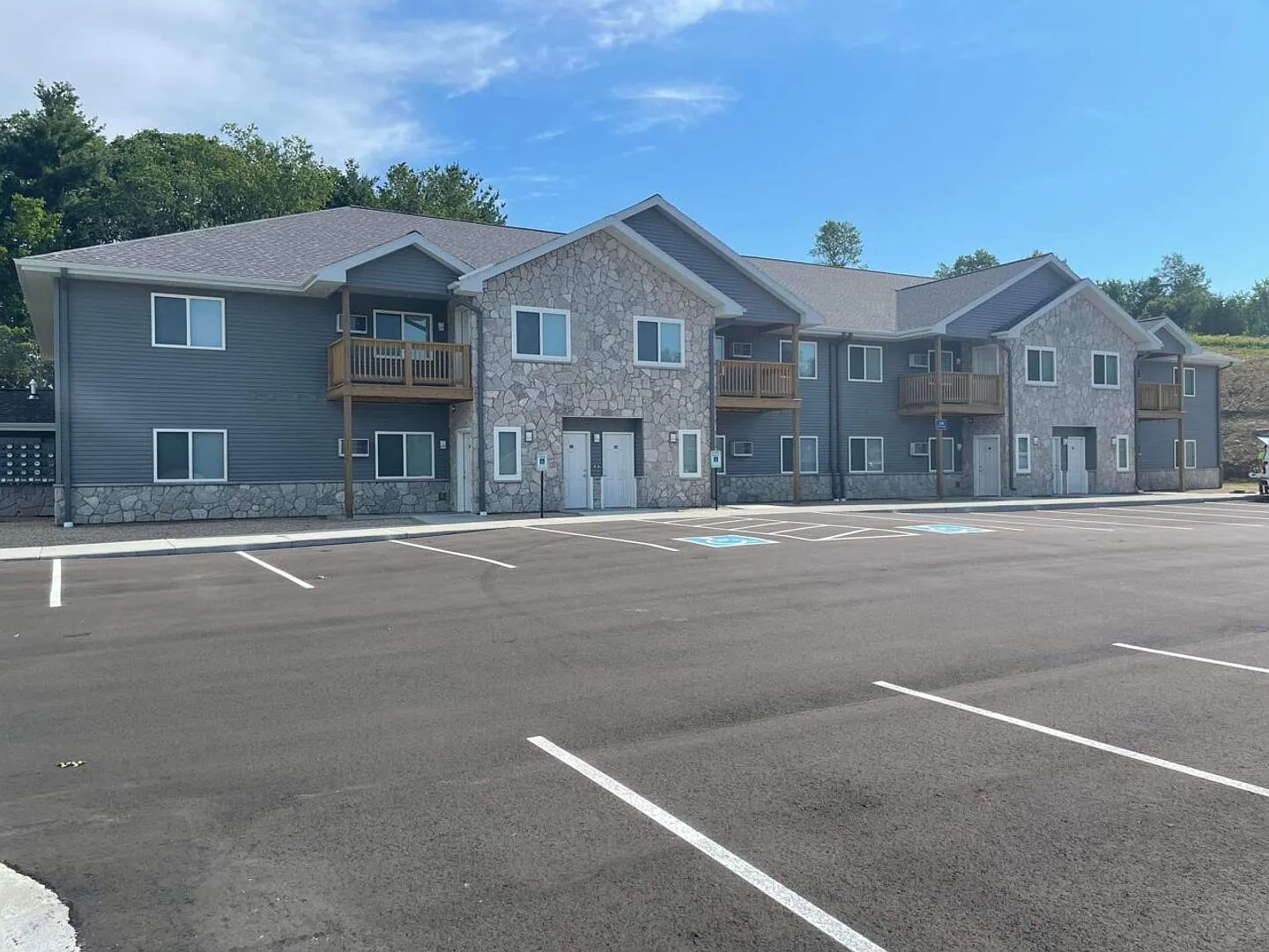 Crooked River Apartments — Photo 2