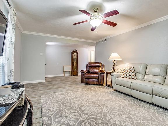 5th image of 3820 Yosemite Dr