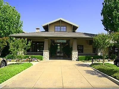 2nd image of 2909 Greens Ct