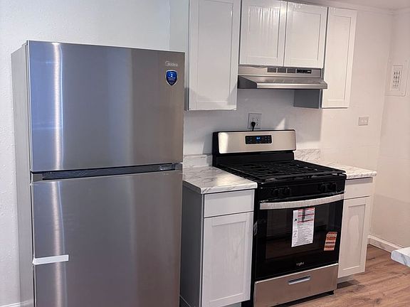4th image of 700 W 45th Ave #B