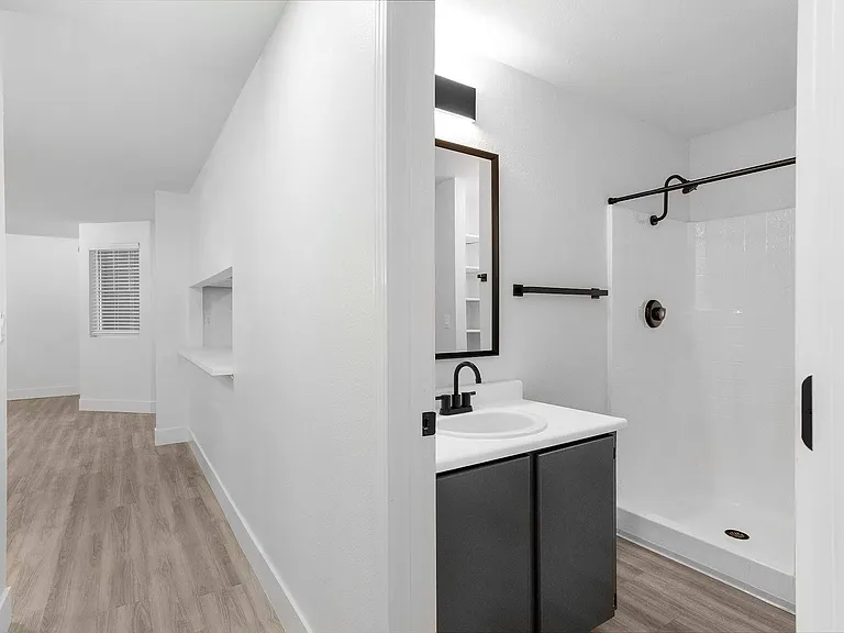 The Rosewood Apartments — Photo 7