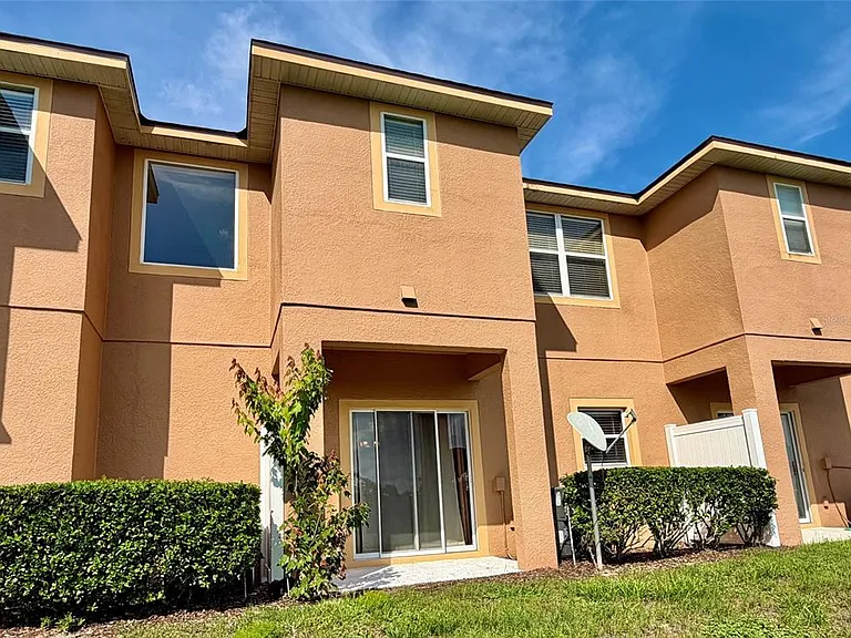 1720 Retreat View Cir — Photo 24