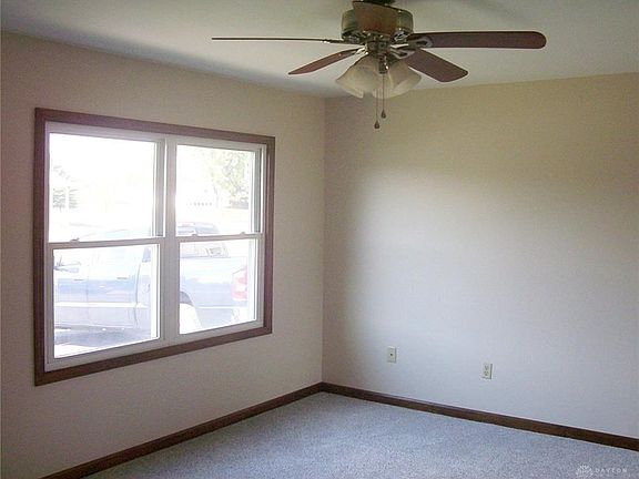 5th image of 423 Richard Dr