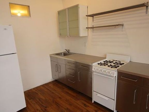 4th image of 476 Jefferson St APT 203