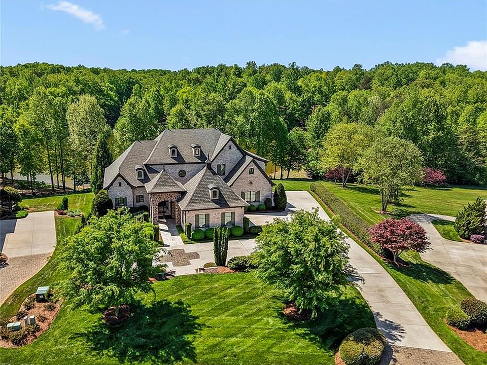 1st image of 1361 Pheasant Ln