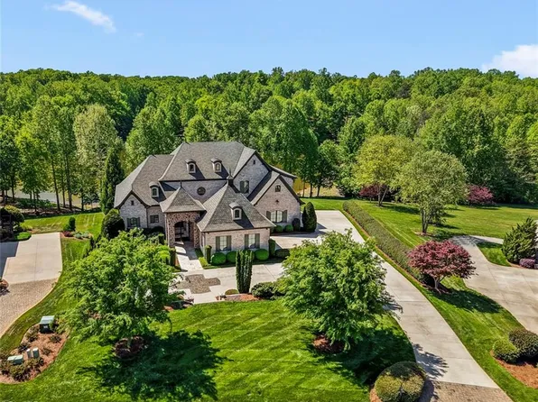 1361 Pheasant Ln, Winston Salem, NC 27106