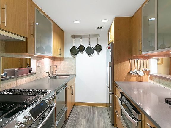 4th image of 148 W 23rd St APT 3B