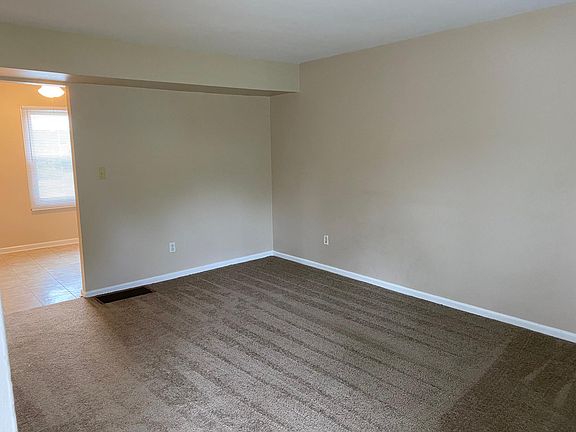 4th image of 1619 Lawrence Ave SE