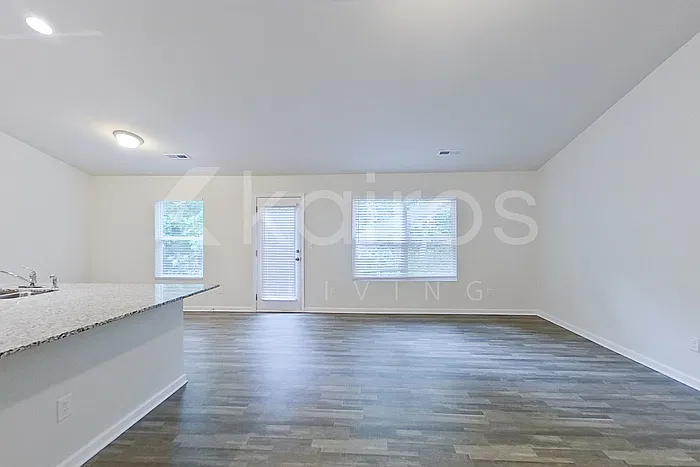3 bed, 2.0 bath, 1800 sqft, $1,975 — Photo 2