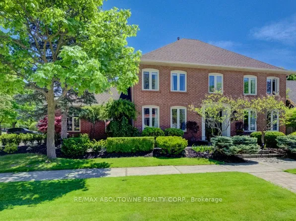 1300 Old Bridle Path, Oakville, ON L6M 1A4