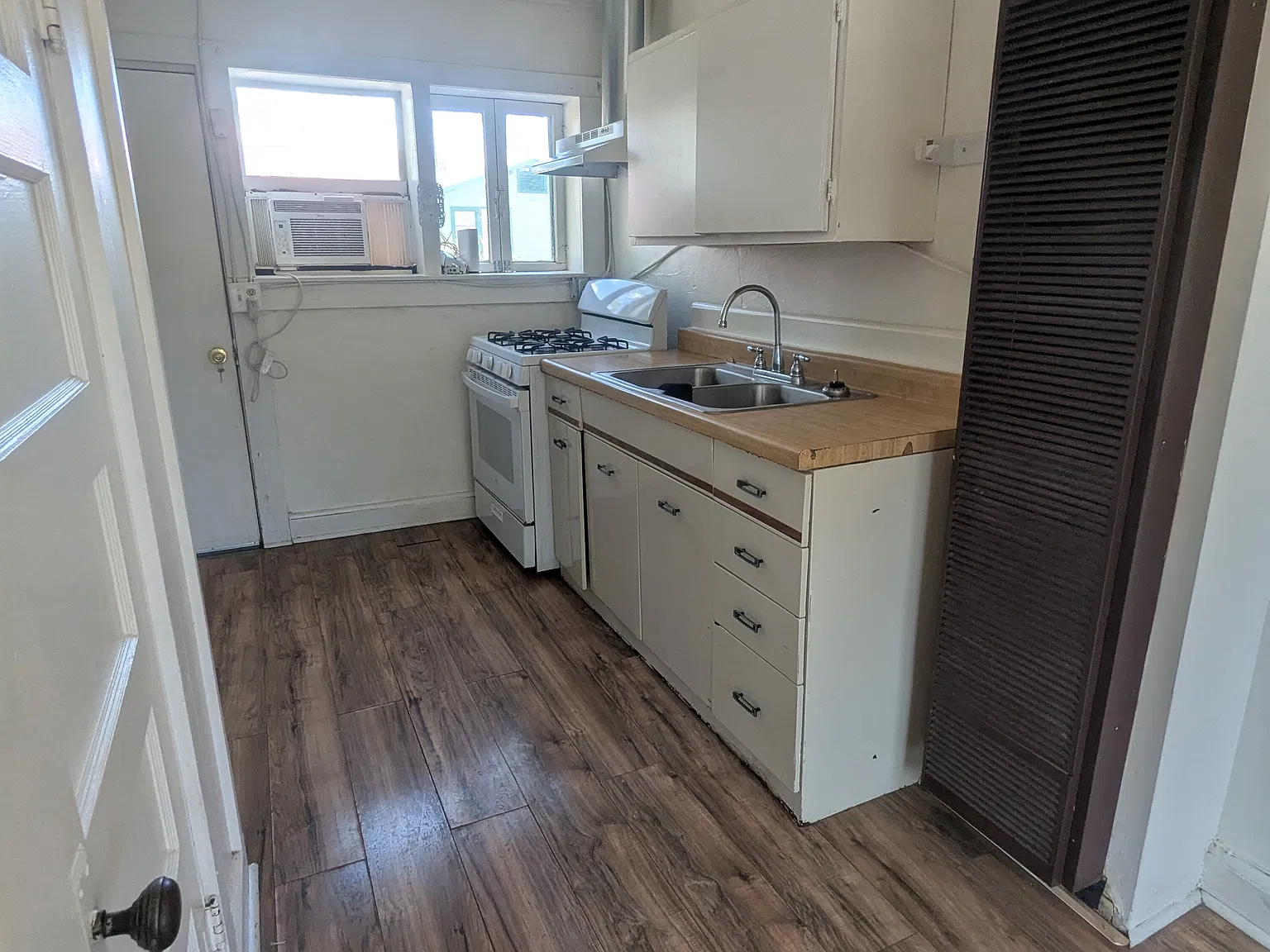 Studio, 350 sqft, $775 — Photo 2