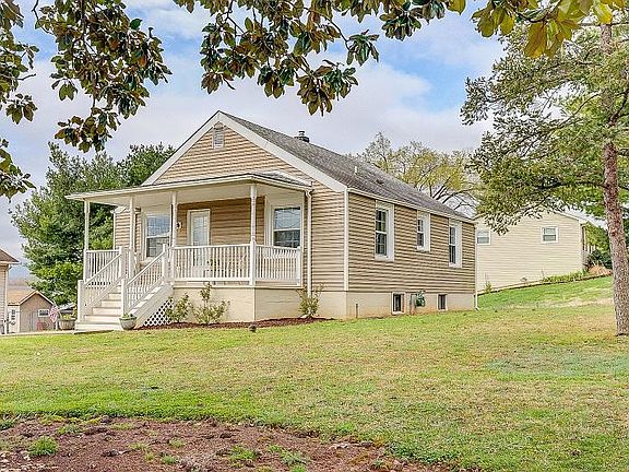 3rd image of 629 Poplar Ave