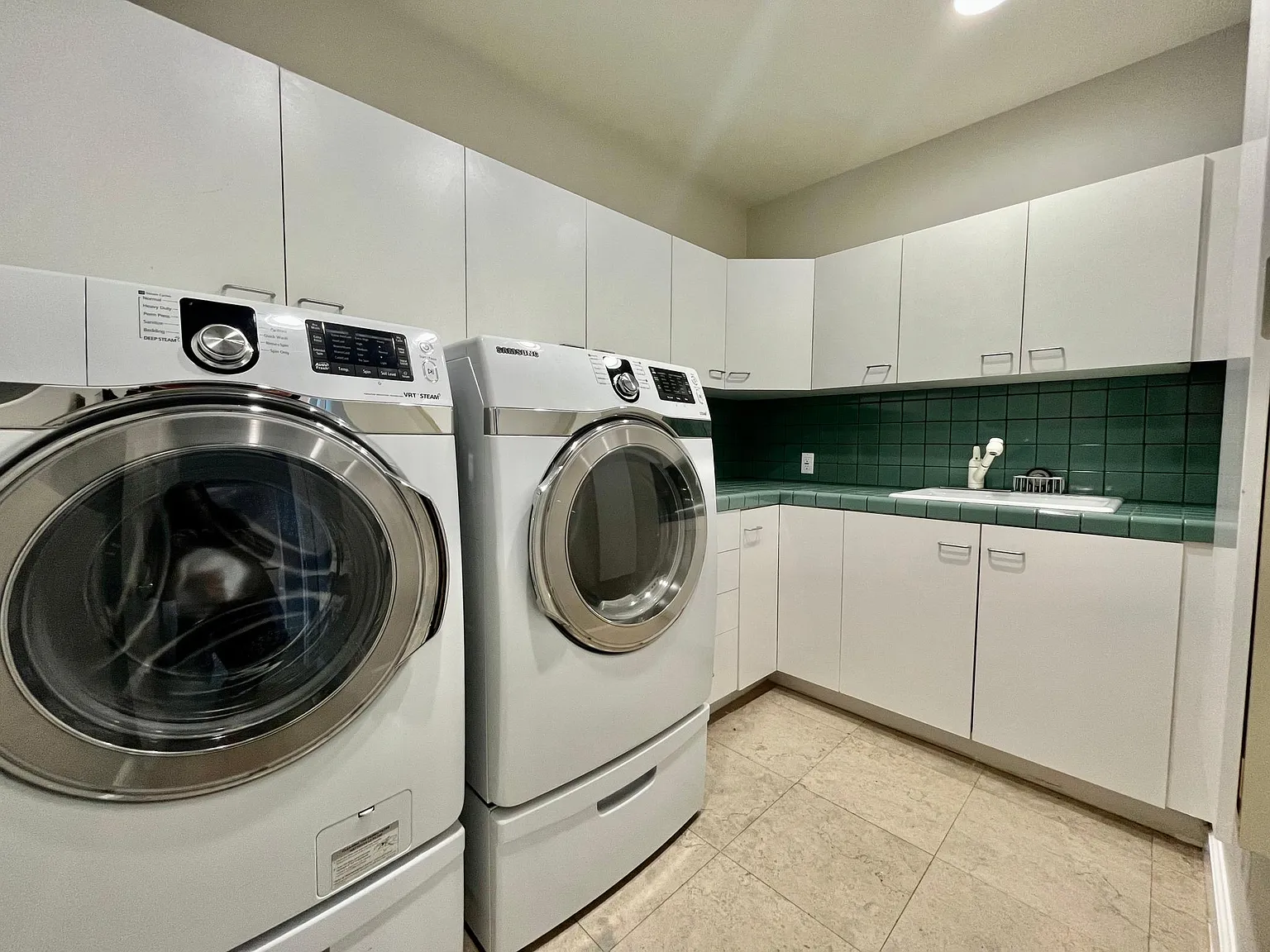4 bed, 2838 sqft, $9,995 — Photo 4