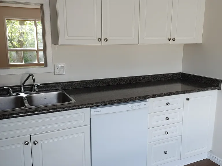 310 Westminster Ave — Photo 10