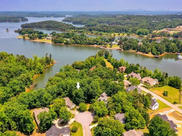 2734 Water View Cir, Gainesville, GA 30504