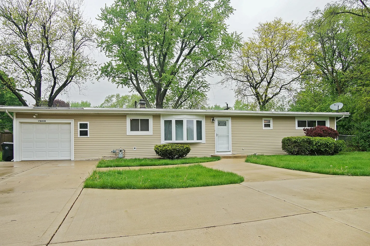 17W440 Butterfield Rd photo 1