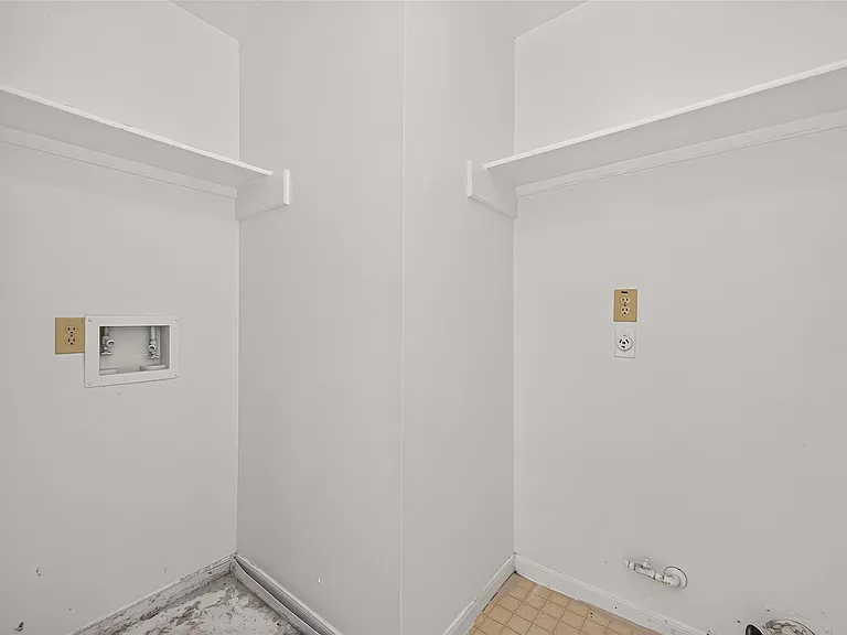8202 Worthington Dr — Photo 32