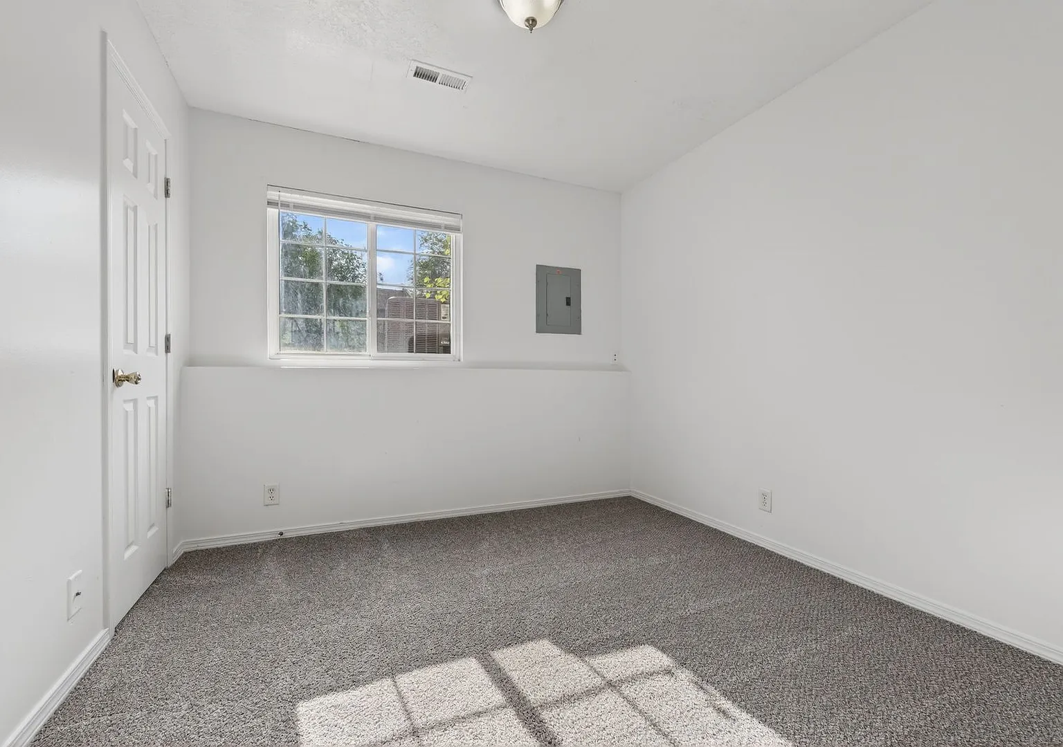 Kingdom Elizabeth Duplexes — Photo 4