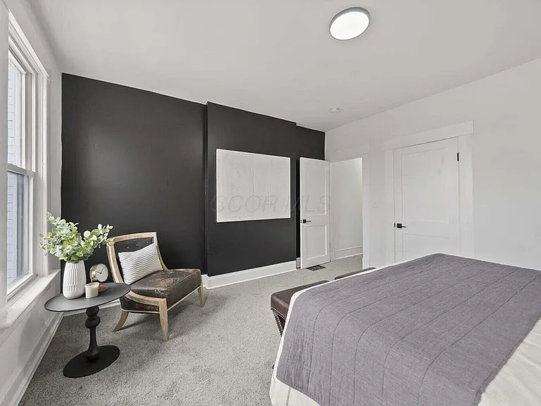 550 W Town St #550 — Photo 13