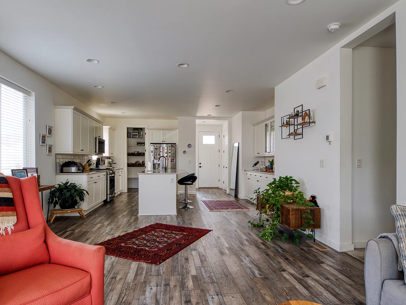 3 bed, 2.5 bath, 1685 sqft, $3,491 — Photo 3