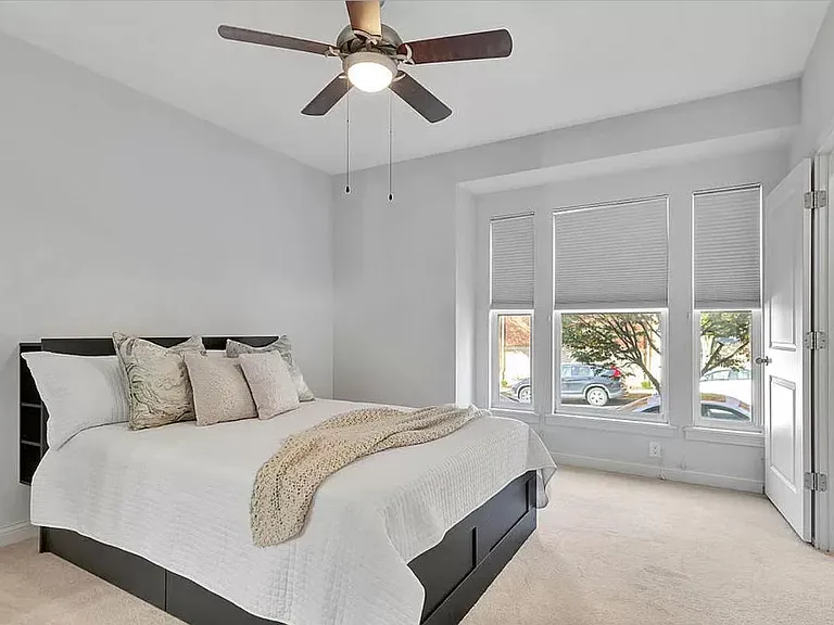 205 E Rochelle St — Photo 9