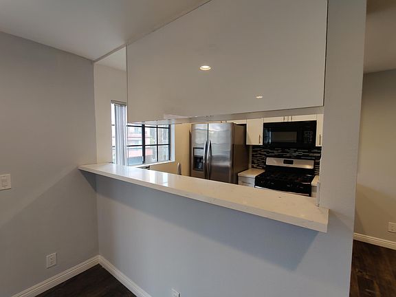 4th image of 1223 N Las Palmas Ave #200
