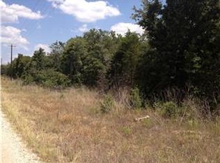 762 Hidden Oaks Dr, Elgin, TX 78621