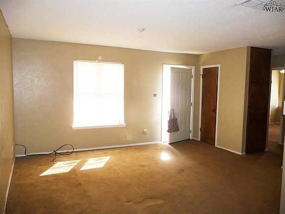 3rd image of 200 W Emerald Ave