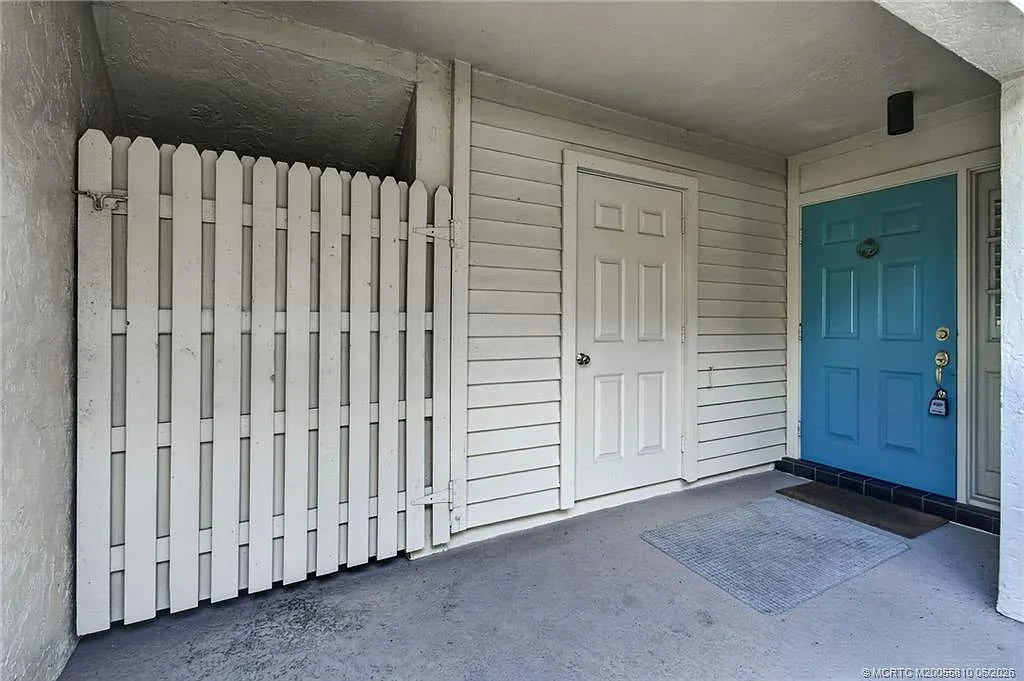 2 bed, 2.0 bath, 1358 sqft, $7,500 — Photo 4
