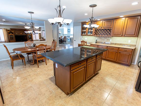 4th image of 1291 E Horseshoe Dr