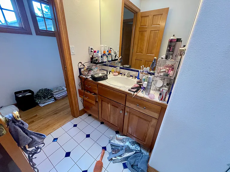 560 University Ave — Photo 62