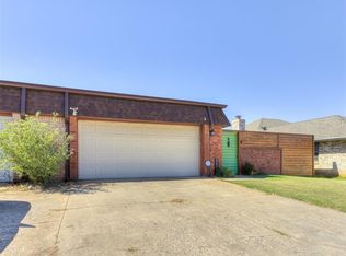 8227 Springbrook Dr, Oklahoma City, OK 73132