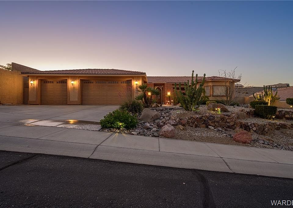 1st image of 2921 Desert Vista Dr